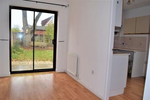 3 bedroom semi-detached house to rent, Southwell Close, Lowton