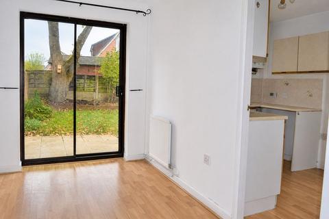 3 bedroom semi-detached house to rent, Southwell Close, Lowton