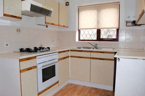 3 bedroom semi-detached house to rent, Southwell Close, Lowton