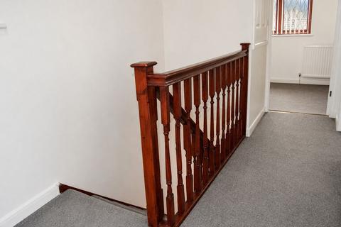 3 bedroom semi-detached house to rent, Southwell Close, Lowton