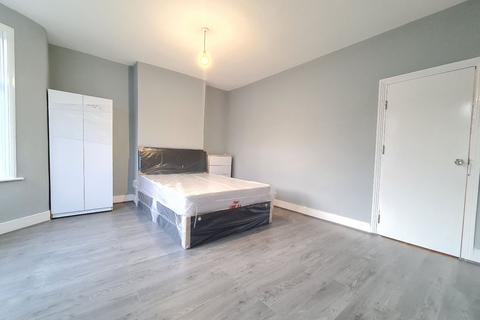 3 bedroom terraced house for sale, Fanshawe Avenue, Barking IG11