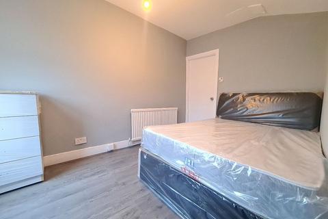3 bedroom terraced house for sale, Fanshawe Avenue, Barking IG11