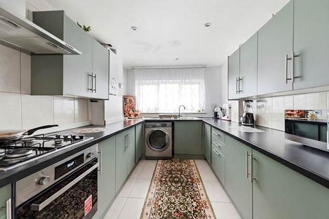 3 bedroom terraced house for sale, Fanshawe Avenue, Barking IG11