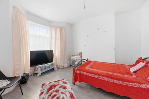3 bedroom terraced house for sale, Fanshawe Avenue, Barking IG11