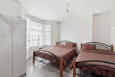 3 bedroom terraced house for sale, Fanshawe Avenue, Barking IG11