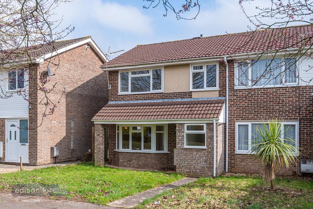 Kingscote, Yate, Bristol, BS37 3 bed end of terrace house £250,000