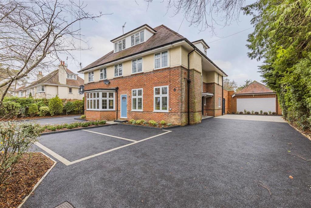 11 Alyth Road, Talbot Woods, Bournemouth 2 bed apartment £450,000