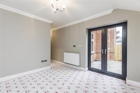 Flat 1, 11 Alyth Road, Talbot Woods, Bournemouth, BH3 7DF