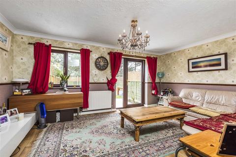 19 Alder Hills, Poole, BH12 4AJ