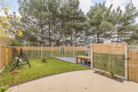 19 Alder Hills, Poole, BH12 4AJ