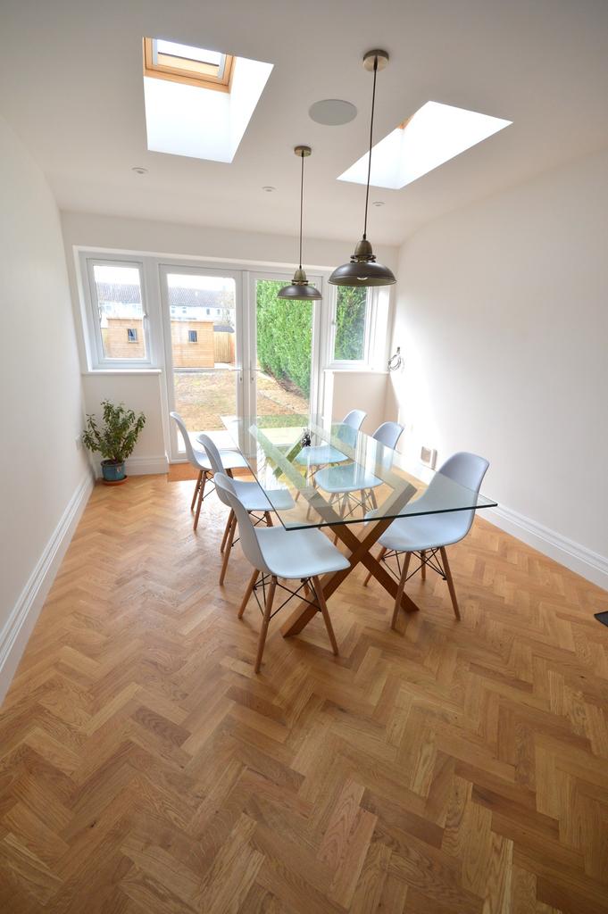 Milburn Crescent, Chelmsford, CM1 3 bed semidetached house £399,995