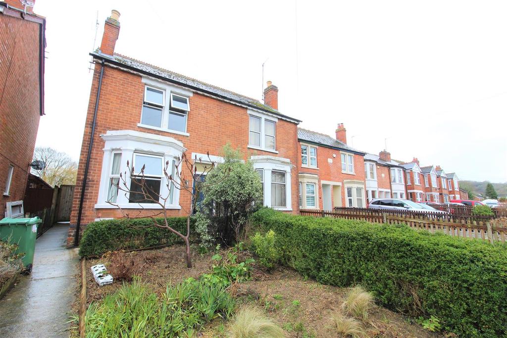 Reservoir Road, Gloucester 3 bed semidetached house for sale £250,000