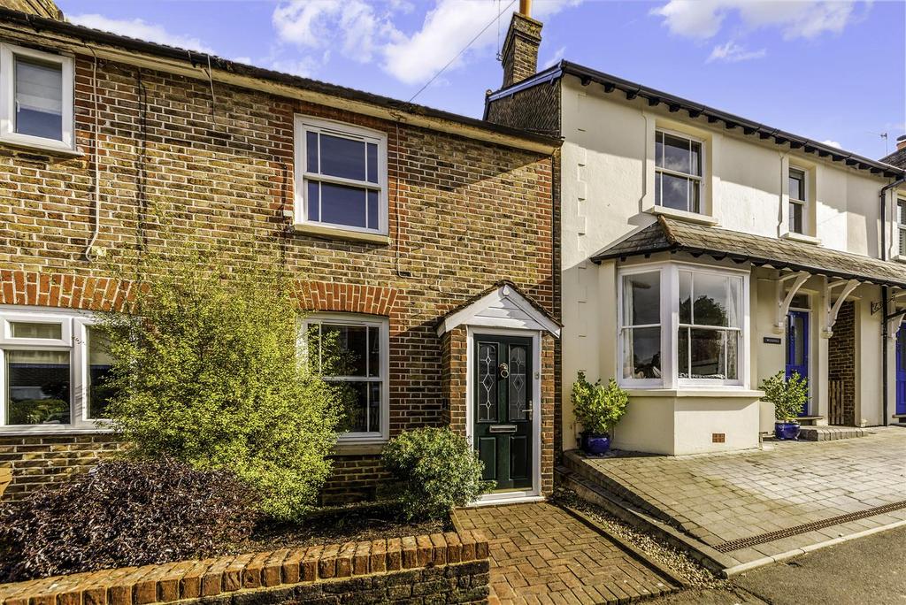 Howard Road, Reigate 2 bed terraced house £425,000