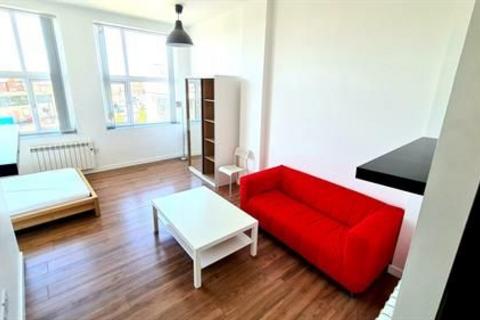 Studio to rent, 16 City Gate