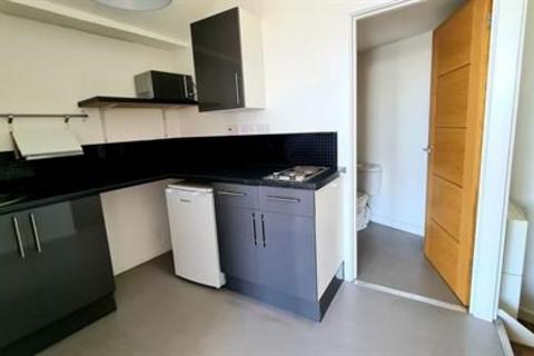 Studio to rent, 16 City Gate