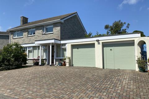 6 Clinton Drive, St Austell, PL25 5JT