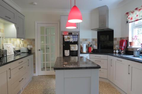 6 Clinton Drive, St Austell, PL25 5JT