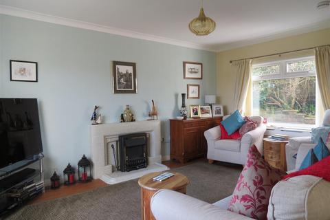 6 Clinton Drive, St Austell, PL25 5JT