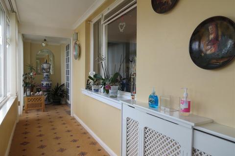 6 Clinton Drive, St Austell, PL25 5JT