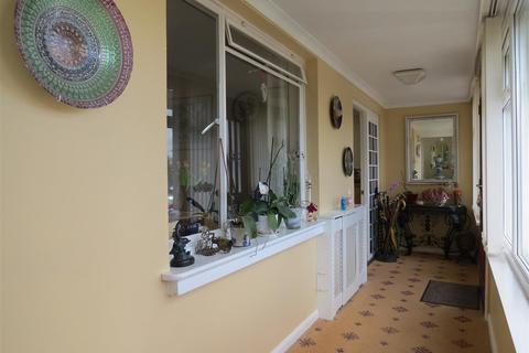 6 Clinton Drive, St Austell, PL25 5JT
