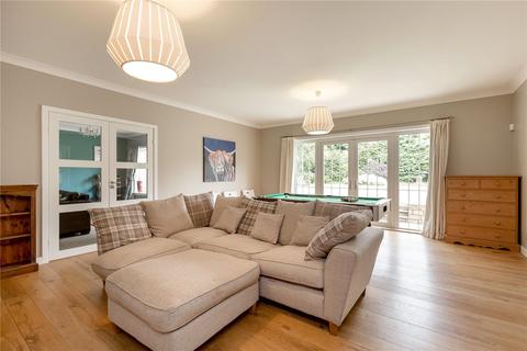 16 Cammo Road, Edinburgh, EH4 8ED