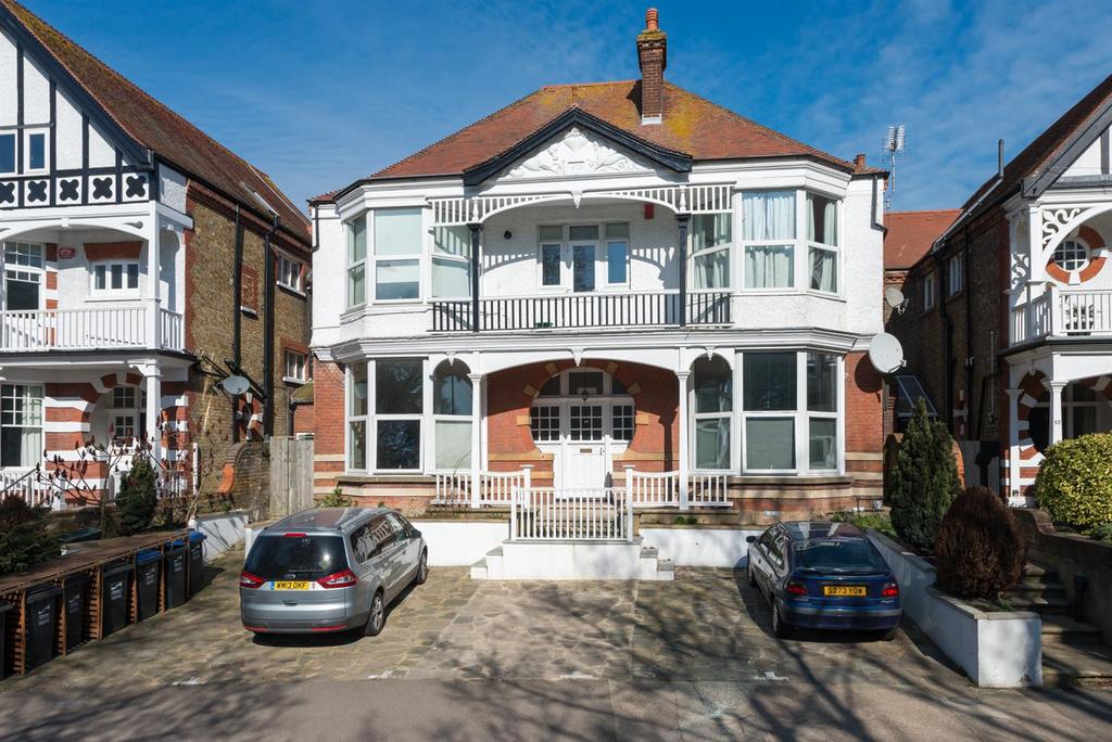 Park Road, Ramsgate 2 bed apartment - £825 pcm (£190 pw)