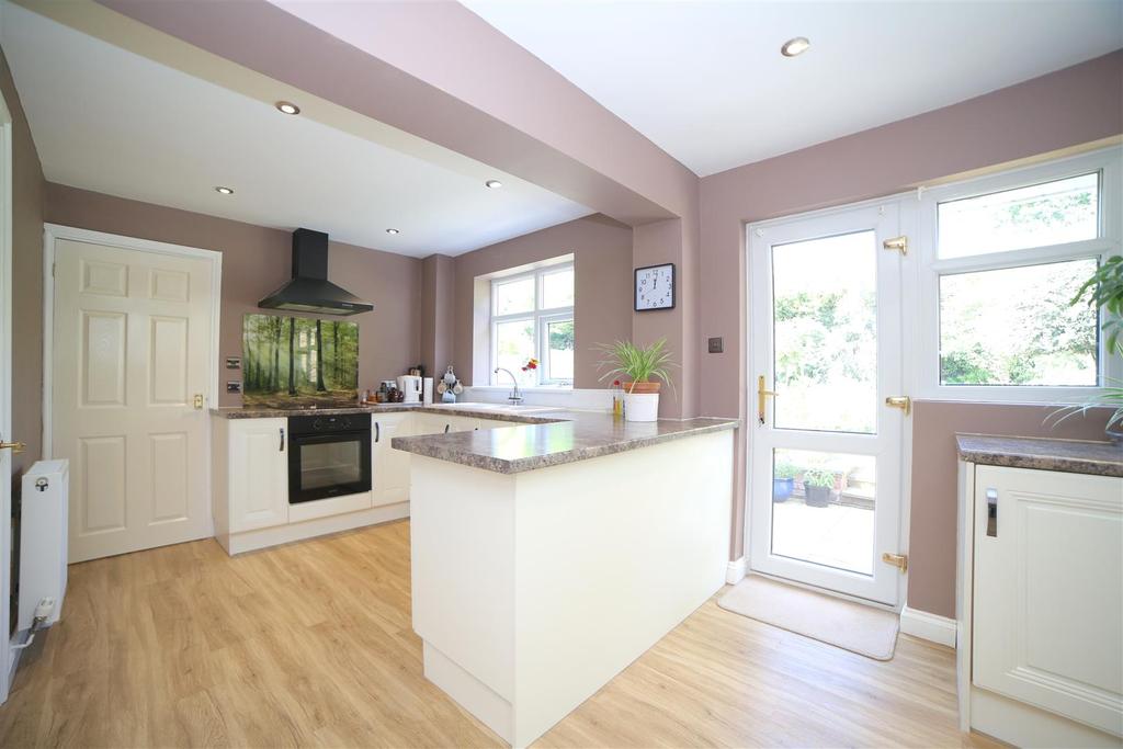Heatherdale, Apley, Telford, TF1 6YP 3 bed detached house £220,000