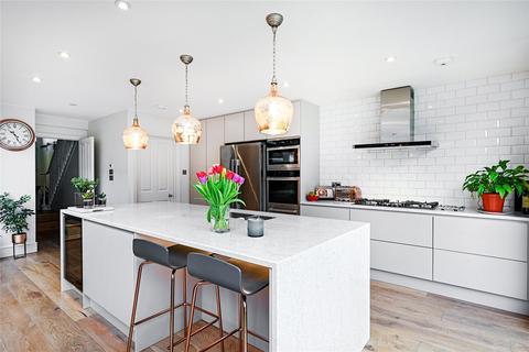 9 Roxwell Road, London, W12 9QE