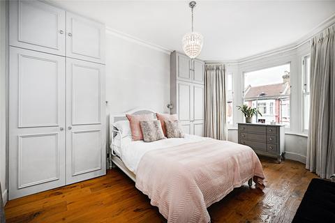 9 Roxwell Road, London, W12 9QE