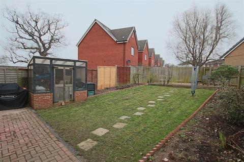 57 Blakeslee Drive, Exeter, EX2 7FN