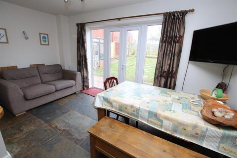 57 Blakeslee Drive, Exeter, EX2 7FN