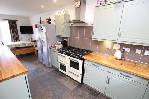 57 Blakeslee Drive, Exeter, EX2 7FN
