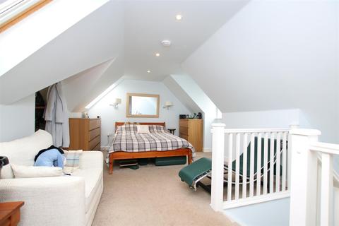 57 Blakeslee Drive, Exeter, EX2 7FN