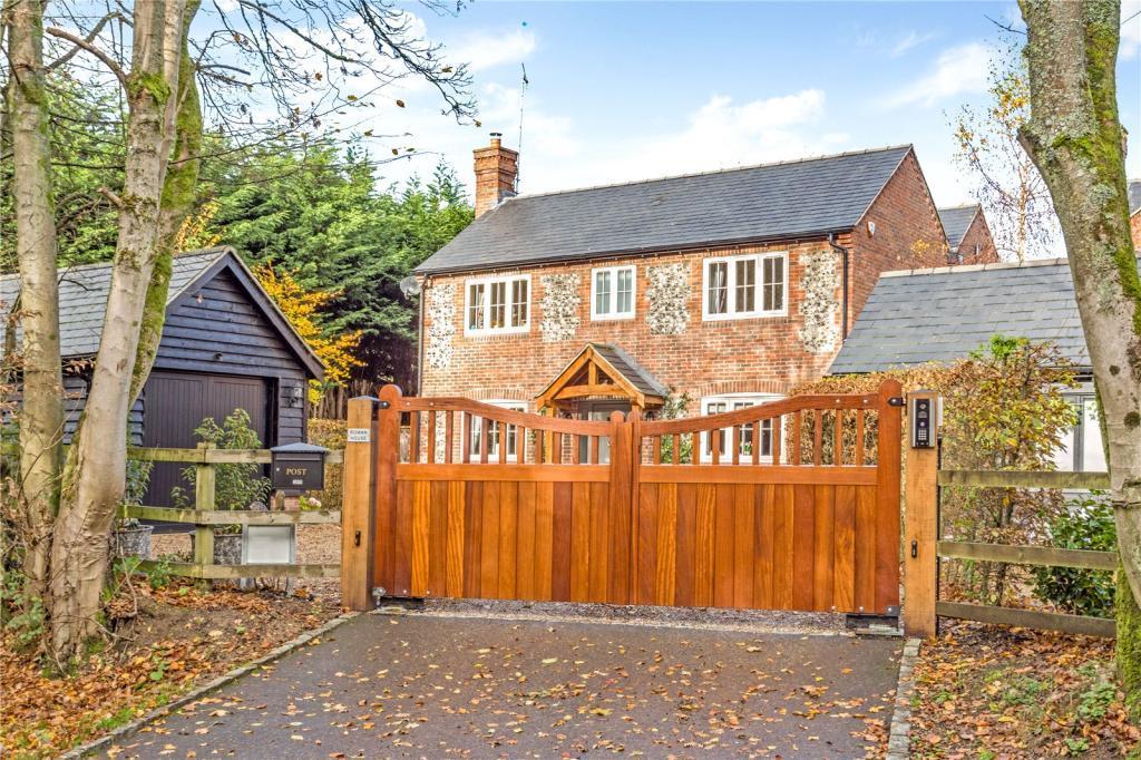 Taylors Lane, St Leonards, Tring 5 bed detached house £1,250,000