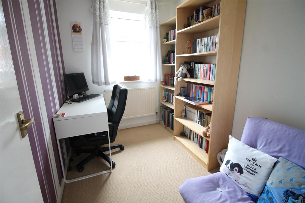 Admirals Way, Daventry 3 bed house £162,500