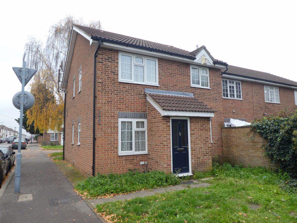 Durham Place, Eton Road, Ilford 1 bed house £950 pcm (£219 pw)