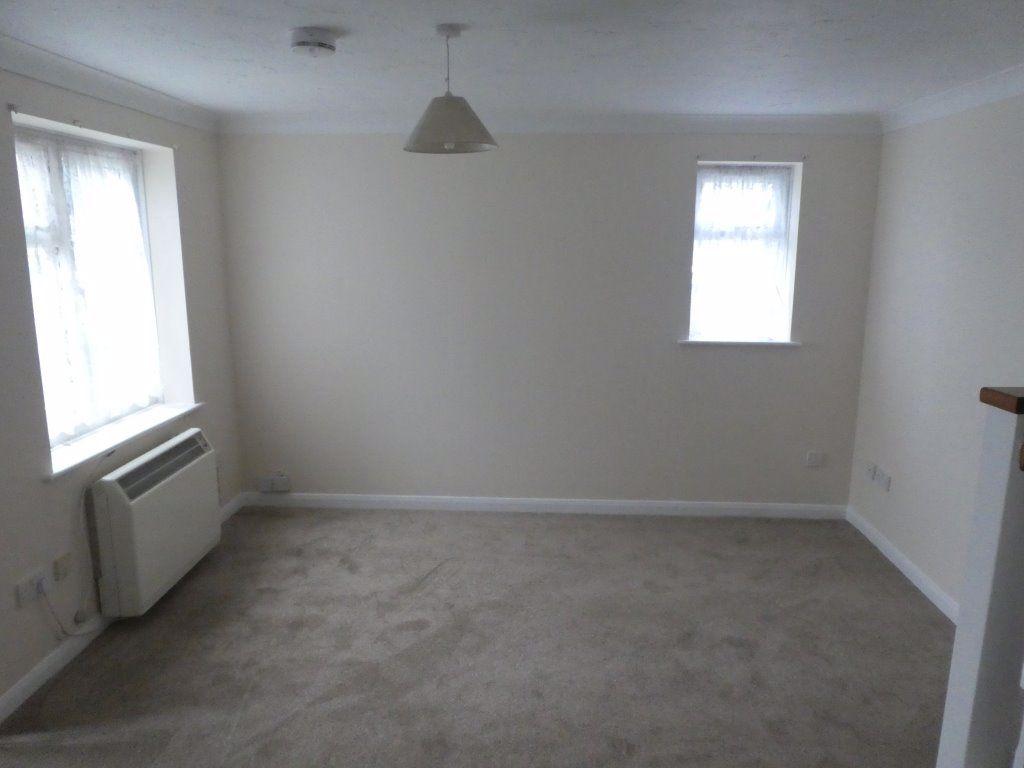 Durham Place, Eton Road, Ilford 1 bed house £950 pcm (£219 pw)