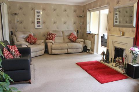 24 Newstead, Tamworth, B79 7UU