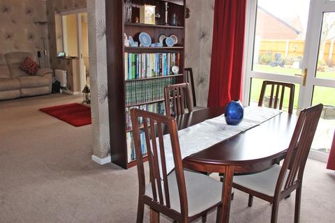 24 Newstead, Tamworth, B79 7UU