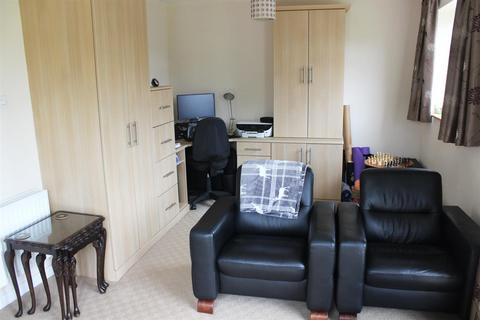 24 Newstead, Tamworth, B79 7UU