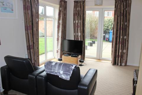 24 Newstead, Tamworth, B79 7UU