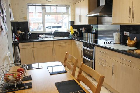 24 Newstead, Tamworth, B79 7UU