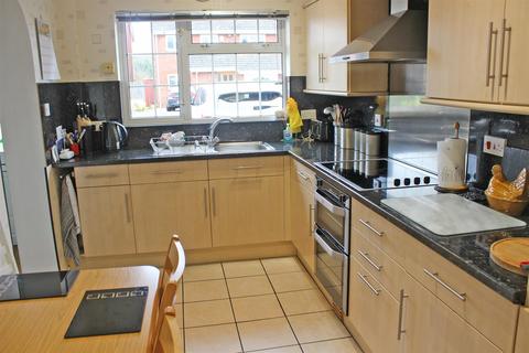 24 Newstead, Tamworth, B79 7UU