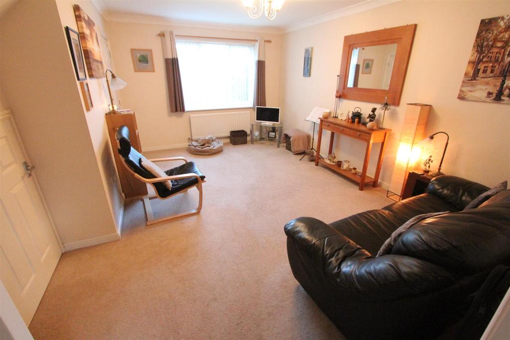 Merry Hurst Place, Hinckley 3 bed terraced house £97,500
