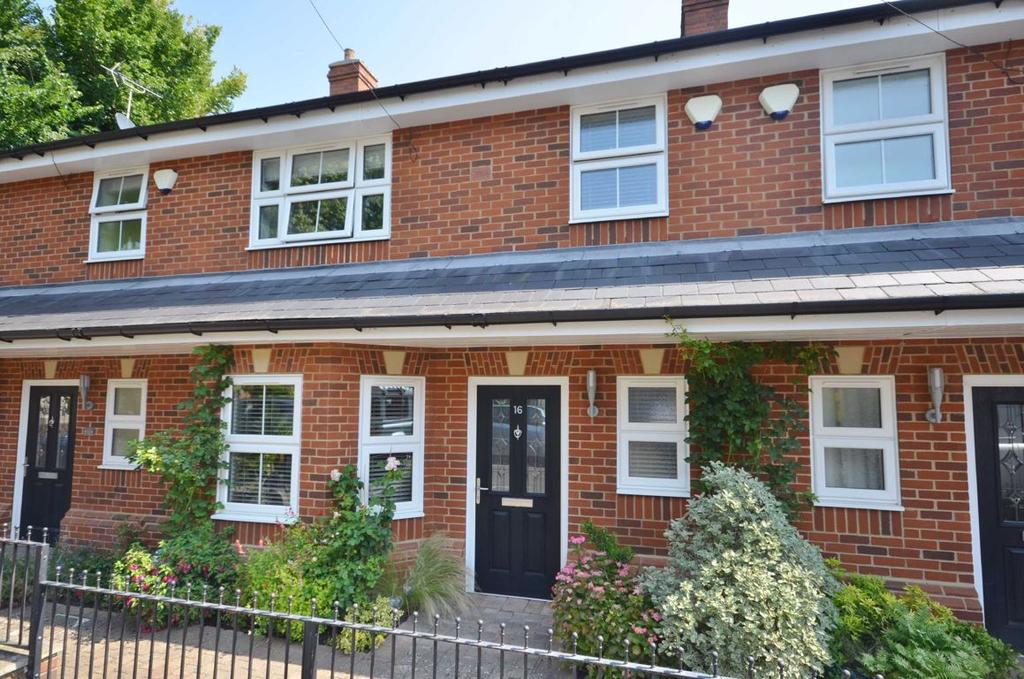 Wykeham Road, Farnham 3 bed terraced house £535,000