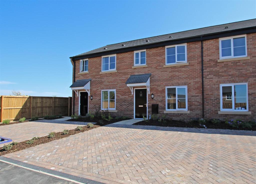 9 Acre Mews, Broughton Manor, Malton... 3 bed house £795 pcm (£183 pw)