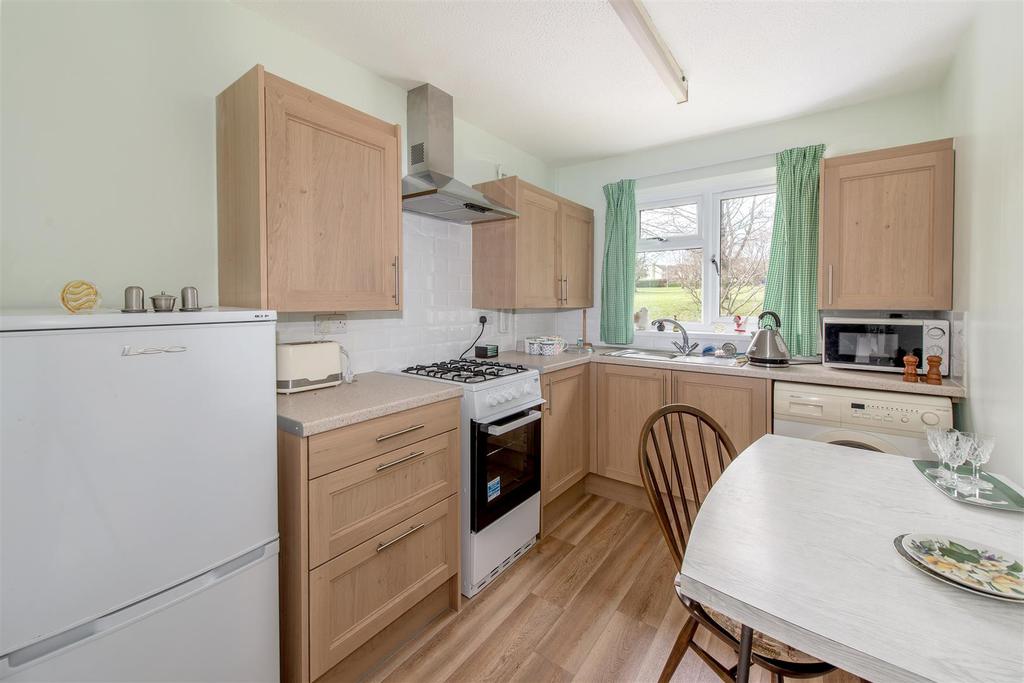 Gillards, Hull, Taunton 2 bed bungalow £210,000