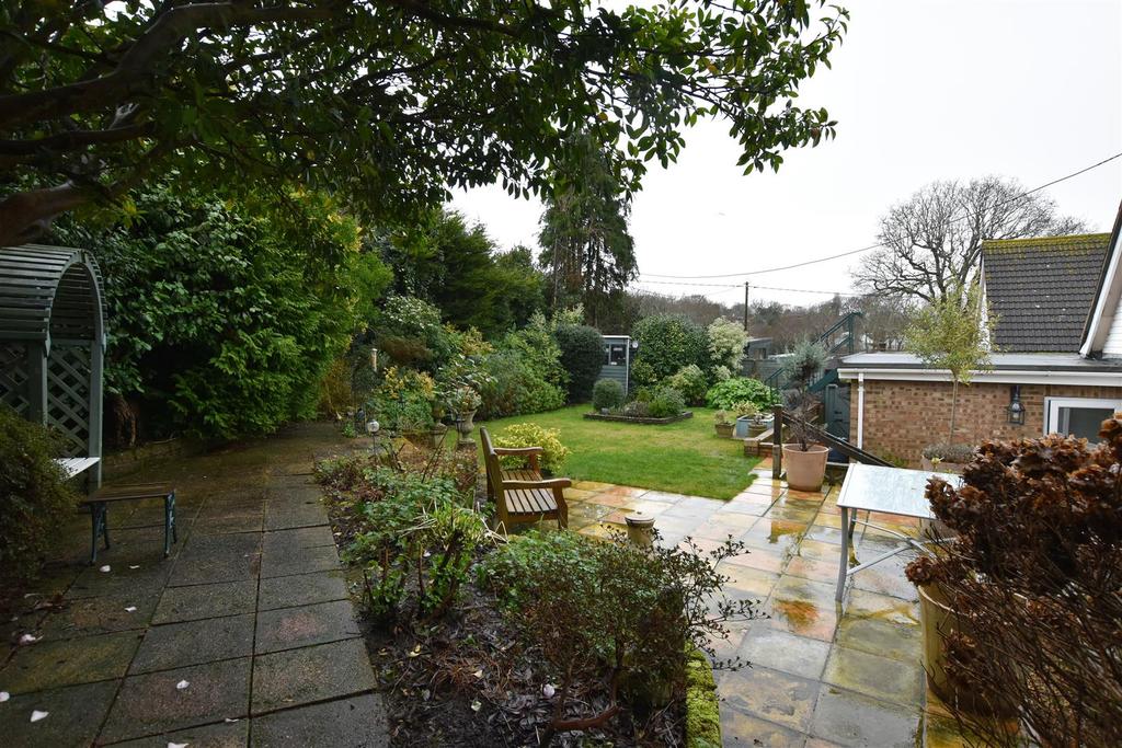 Waites Lane, Fairlight, Hastings 3 bed detached house £475,000