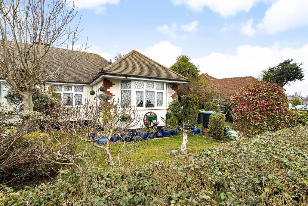 Dickens Drive, Addlestone, KT15 2 bed semidetached bungalow £399,950