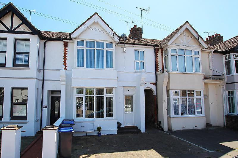Southfield Road, BN14 2 bed flat £850 pcm (£196 pw)